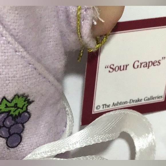 NIB Ashton-Drake Galleries “Sour Grapes” Miniature 5” Doll, Collectible - Picture 3 of 8